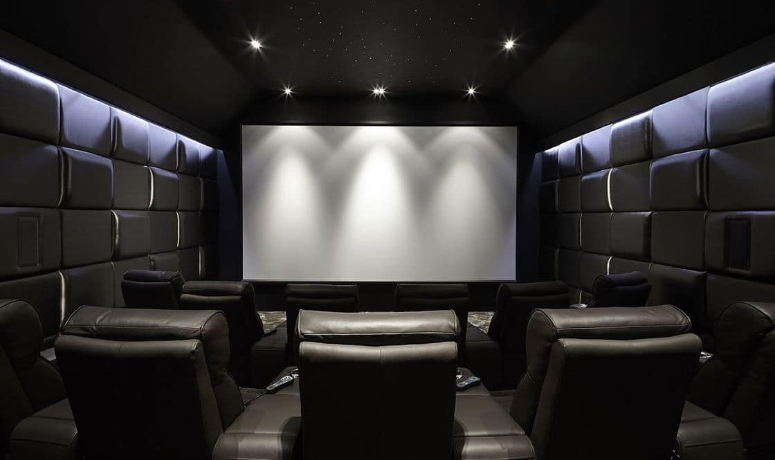 إليك 5 من أكثر الأخطاء وقوعًا في التصميم الداخلي للسينما المنزلية 3 التصمميم الداخلي للسينما المنزلية – إليك 5 من أكثر الأخطاء وقوعًا في التصميم الداخلي للسينما المنزلية